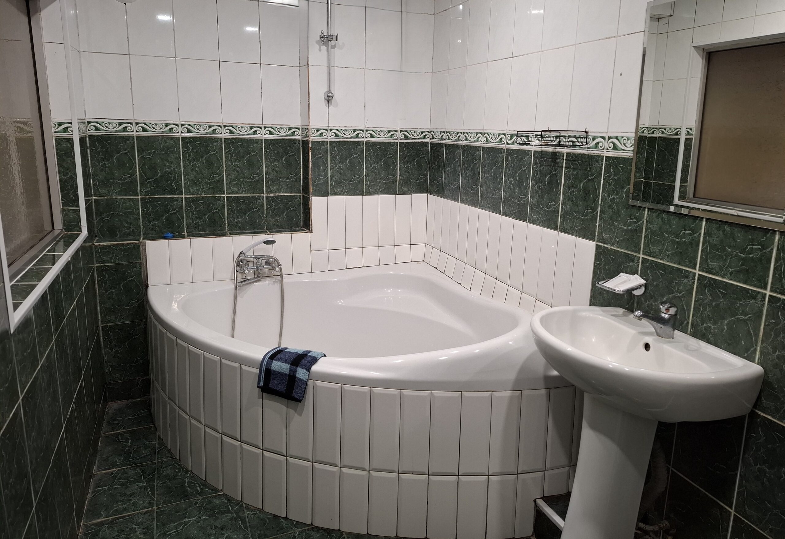 номер з кутовою ванною (6)